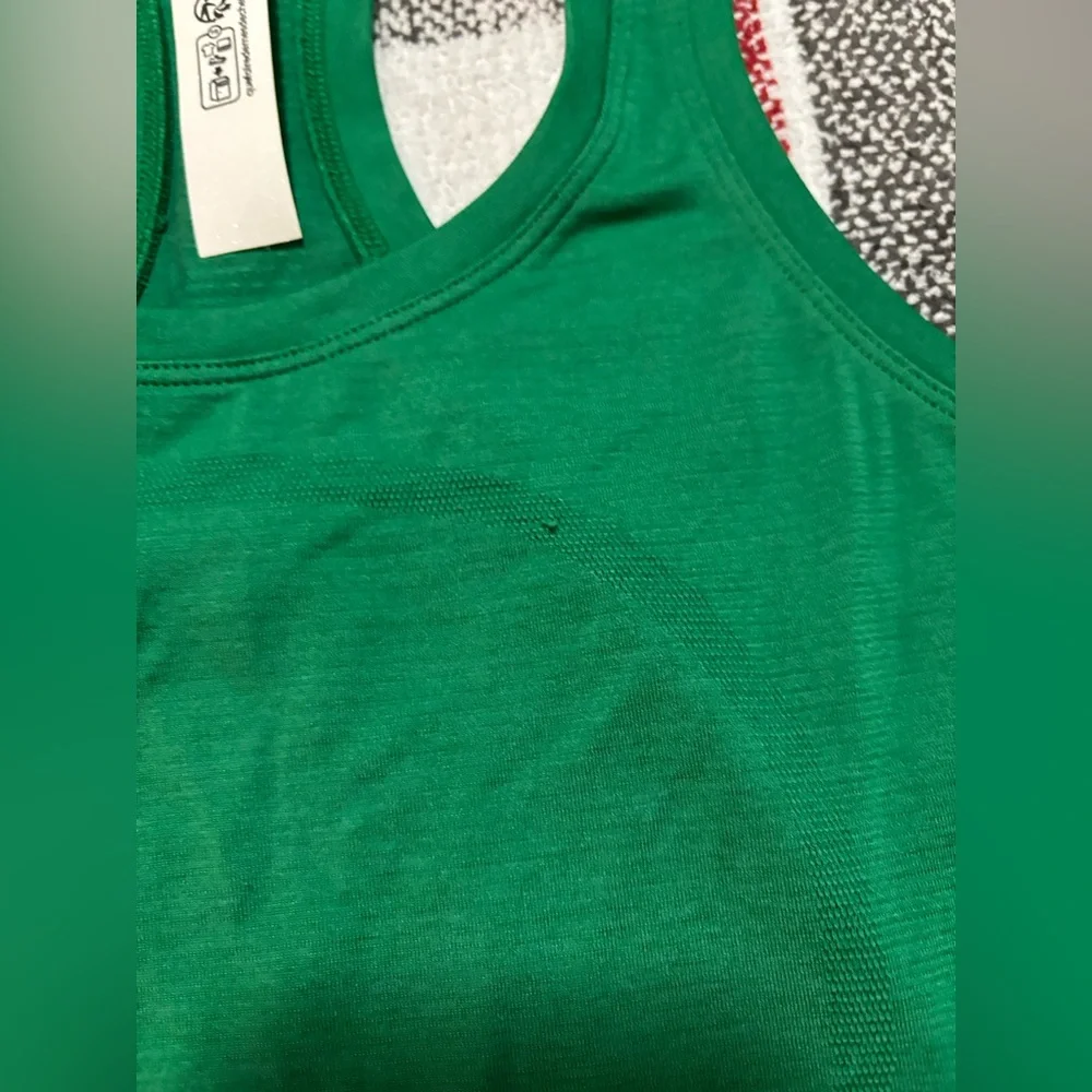 Lululemon ActiveWear Tank Top - Picture 4 of 4